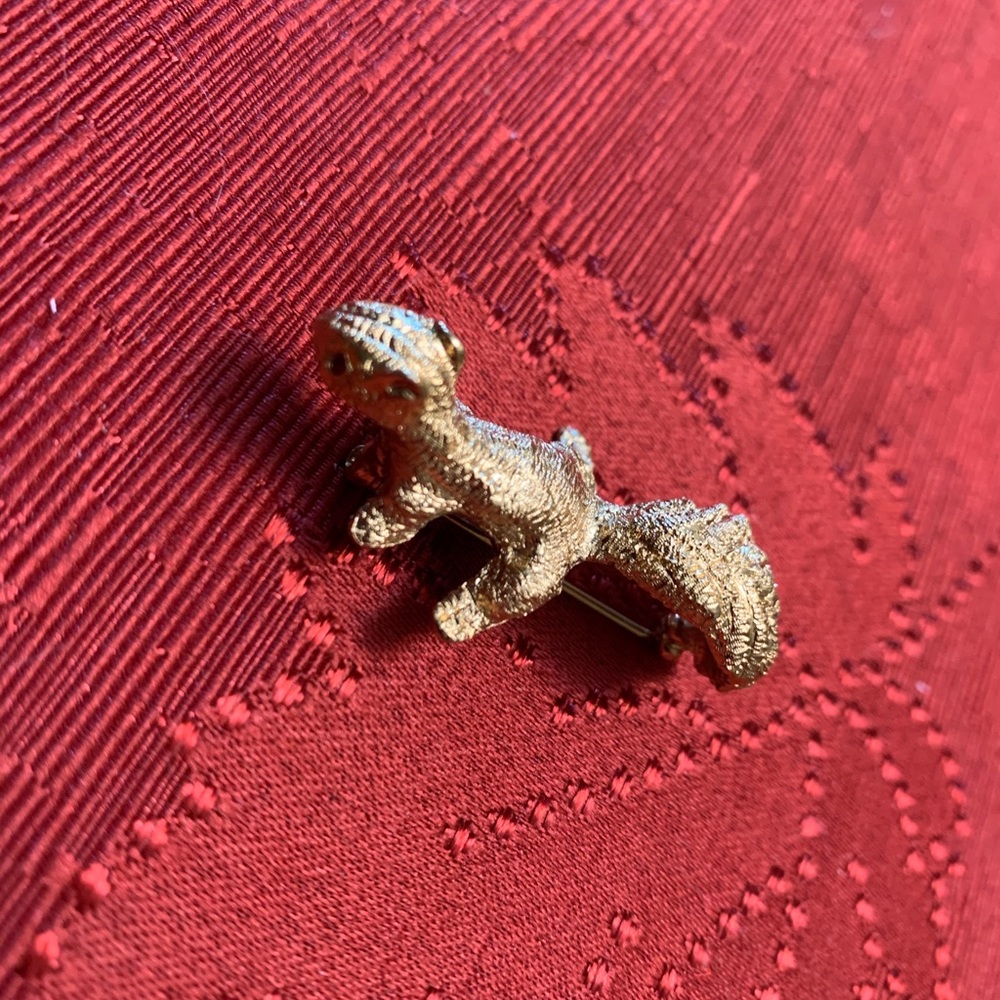 Squirrel brooch
